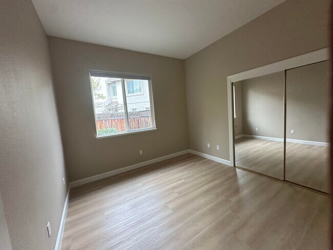 Building Photo - 583 Montori Ct