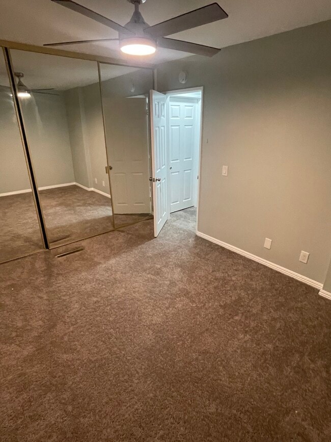 1st bedroom, 121 sq ft - 810 W Lambert Rd
