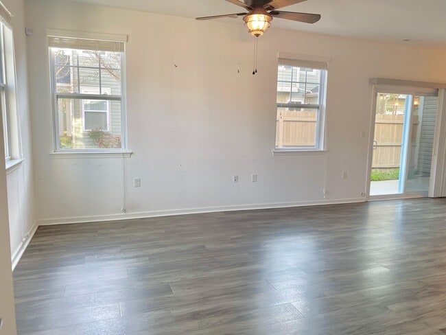 Building Photo - 1685 Halesworth Ln