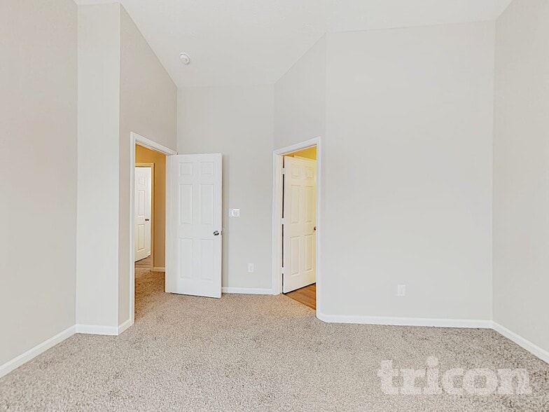 Building Photo - 10740 Snowdrop Way