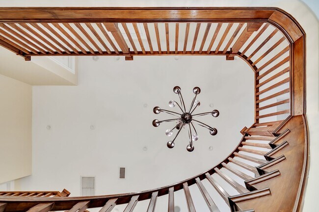 Building Photo - GORGEOUS 7 BED 6.5 BATH FOR LEASE IN BEVER...