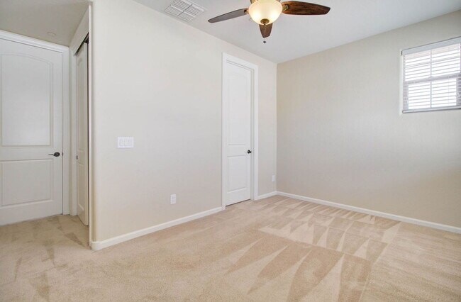 Building Photo - 9427 E Trailside View