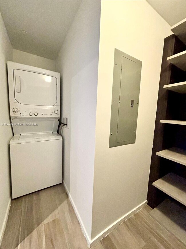 Building Photo - 801 S Miami Ave