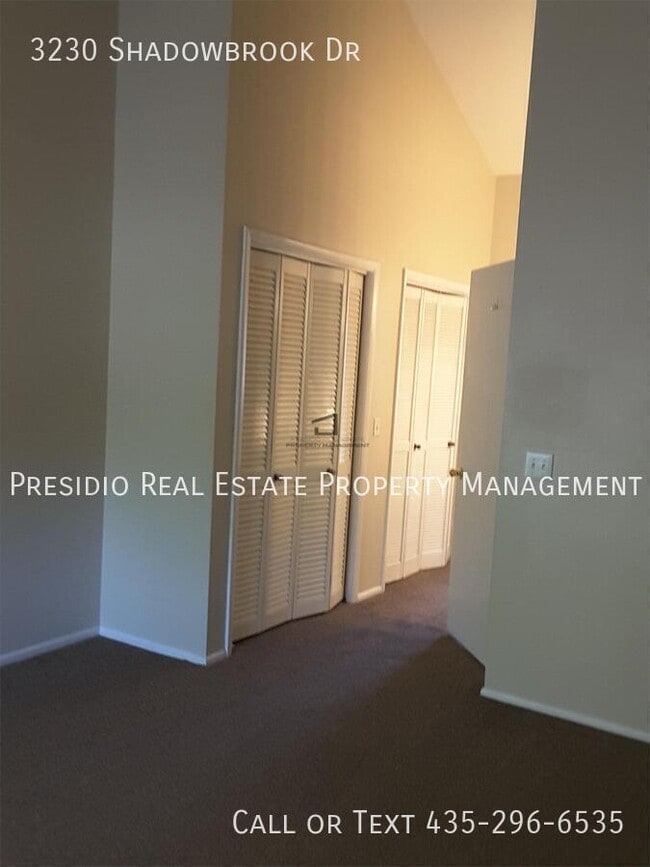 Building Photo - 3230 N Shadowbrook Dr