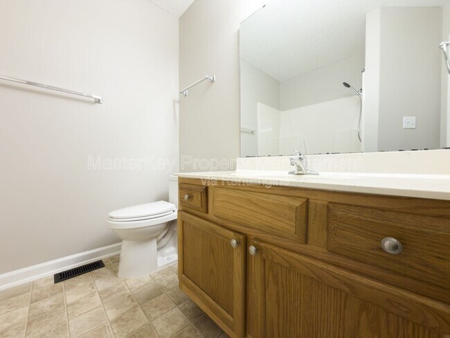 Building Photo - 251 Tillamook Dr