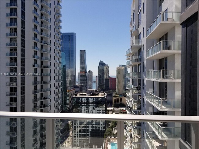 Building Photo - 1010 Brickell Ave