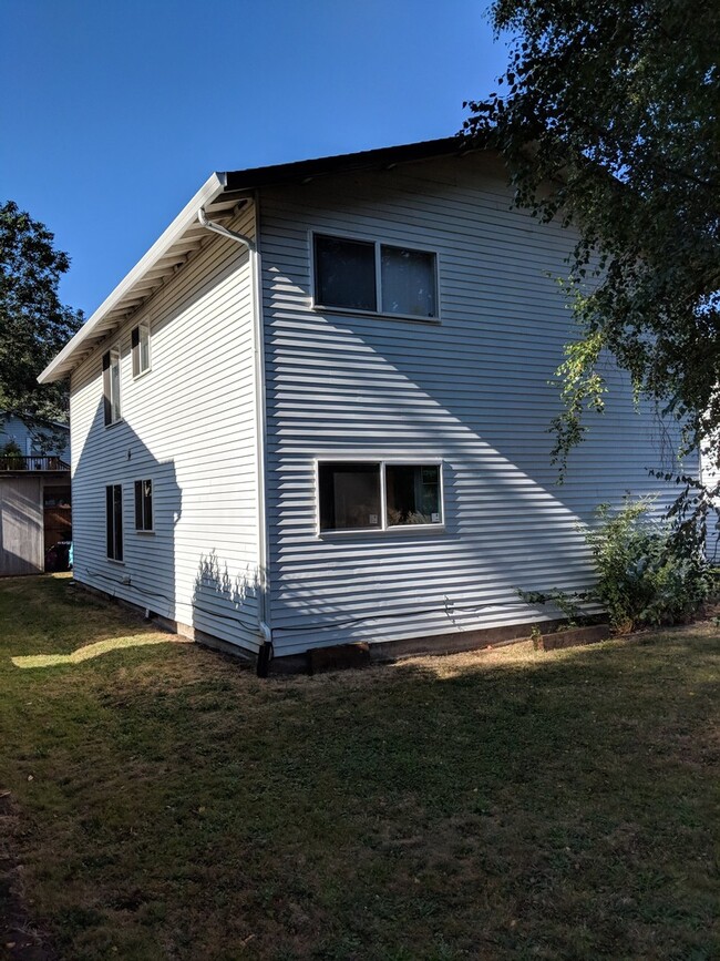 Building Photo - 613/615 NW 9th Avenue
