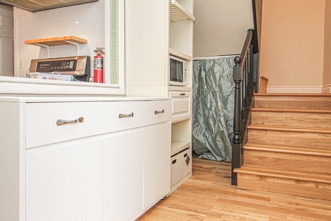 Building Photo - 1421 Grand Ave