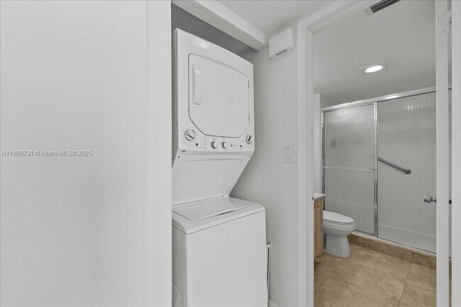 Building Photo - 20515 E Country Club Dr