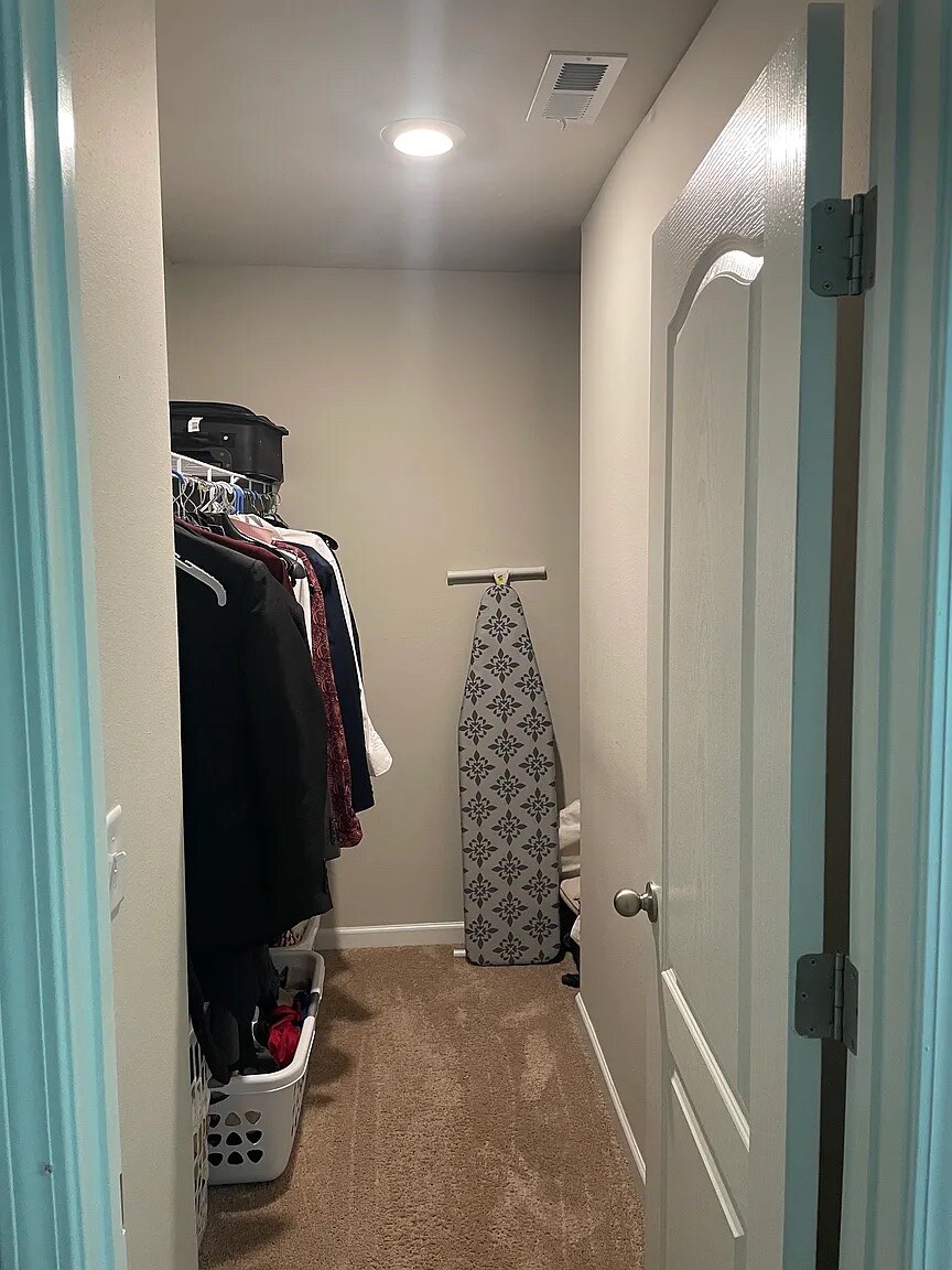 Building Photo - Room in House on Meredith Woods Ln
