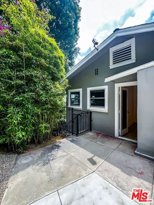 Building Photo - 1233 Ozeta Terrace