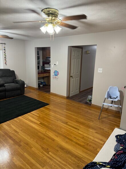 Living Room - 1013 Somerville St