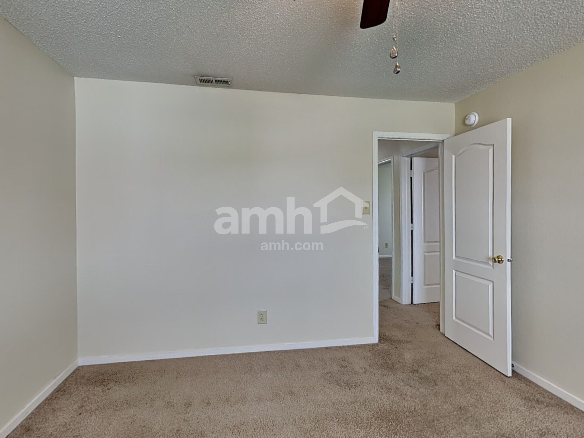 Building Photo - 989 Bentgrass Dr