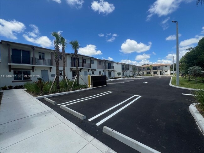 Building Photo - 199 Redland Rd