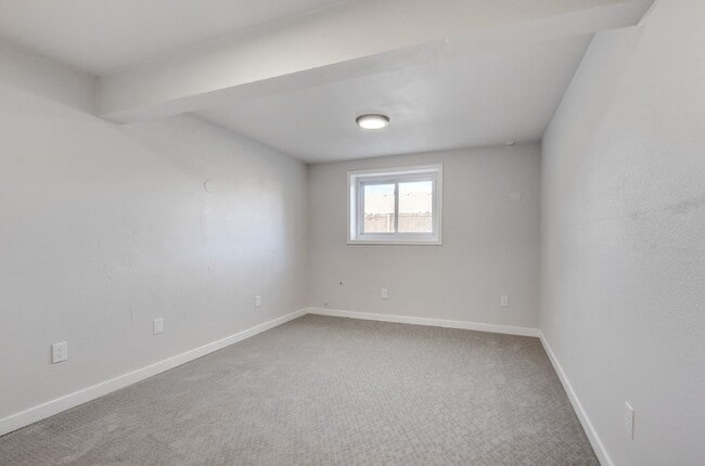 Building Photo - Willow Creek Home 4BR/3BA with attached 2 car garage! AVAIL 7/15/26