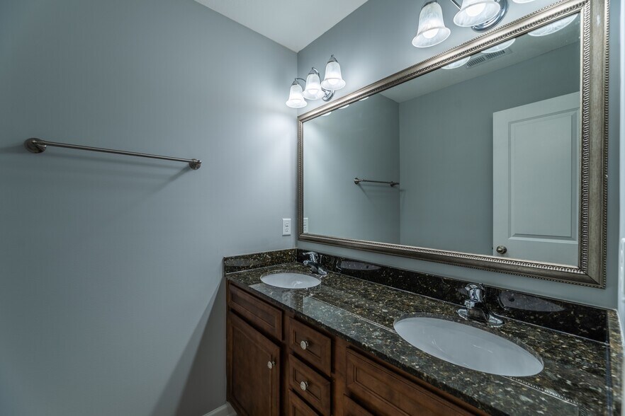 Building Photo - 808 Derby Downs Ct
