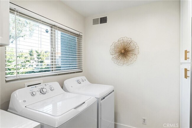 Building Photo - 4724 Park Granada