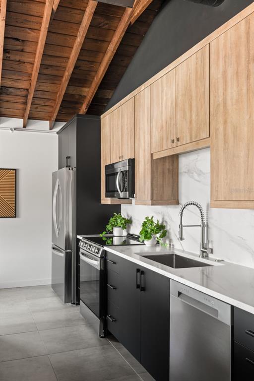 Building Photo - 870 Carver St