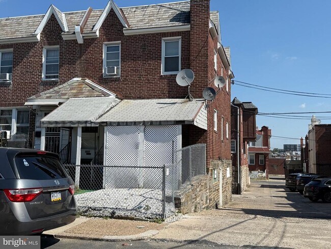 Primary Photo - 1437 Greeby St