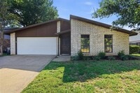 Building Photo - 2711 Treeview Dr