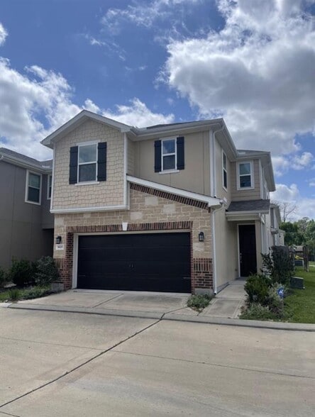 Building Photo - 10215 Alder Ridge Dr