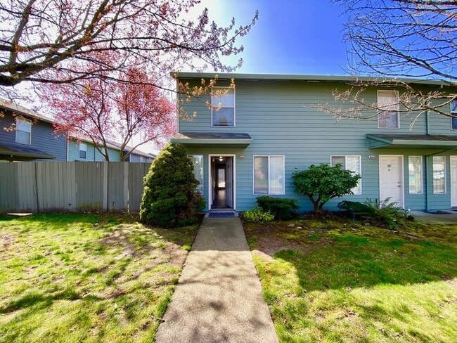 Primary Photo - 2 bedroom unit. Pets OK! Lots of upgrades!...