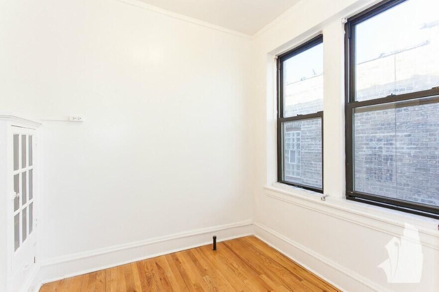 Building Photo - 4631 N Paulina St