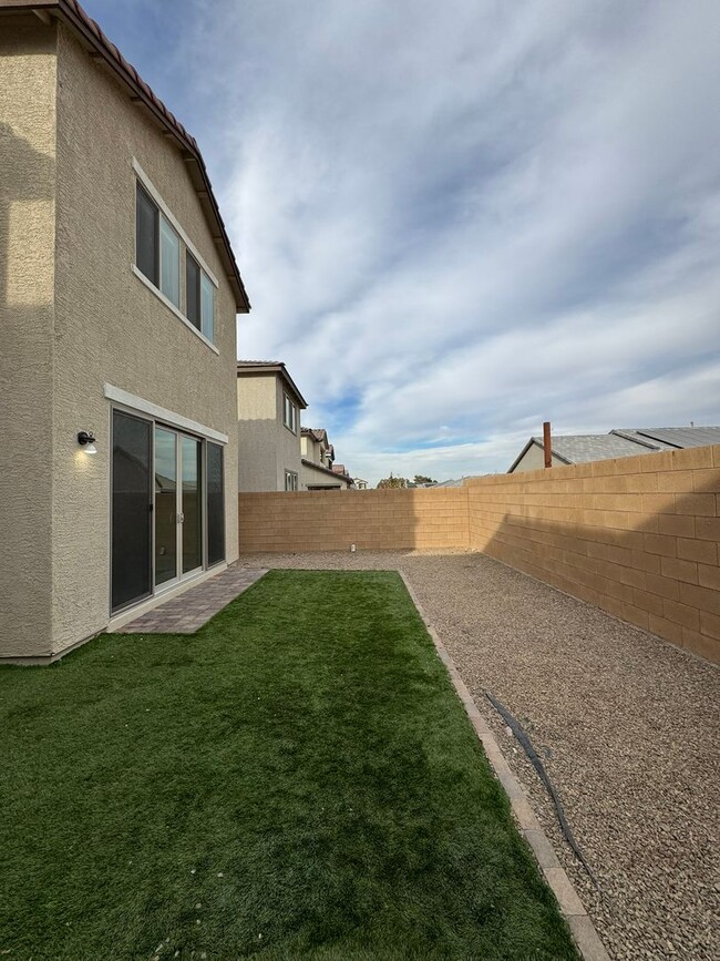 Building Photo - Two Story 4 Bedroom South Las Vegas