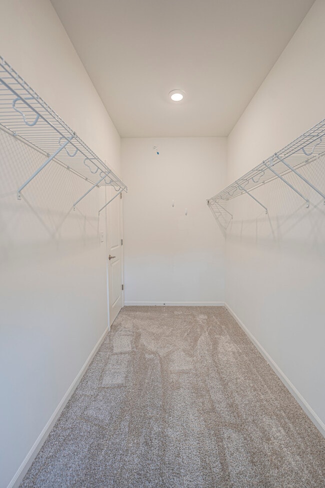 Building Photo - 2939 Showplace Dr