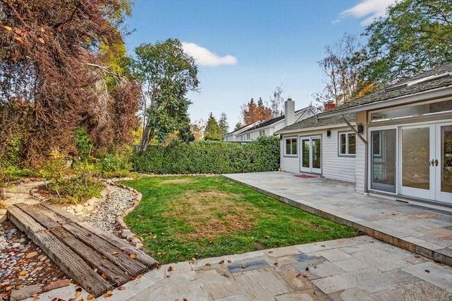 Building Photo - 860 Monte Rosa Dr