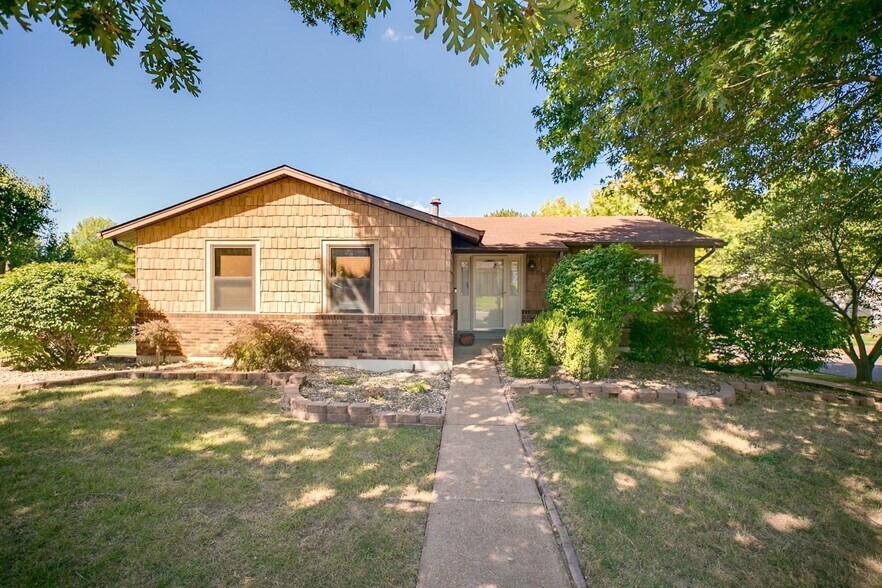 Primary Photo - 2711 Sky Hill Ct