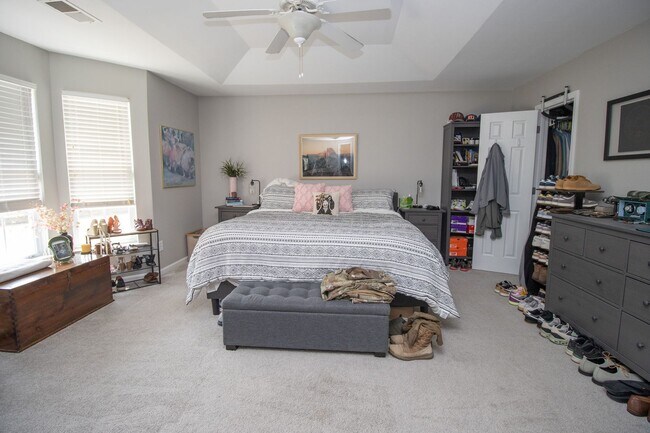 Building Photo - Spacious 3BR in Myers Creek – Fenced Yard, Workshop w/ Electricity & Bright Open Living!