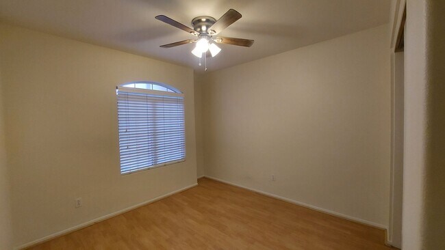 Building Photo - TERRIFIC FOUR BEDROOM PEORIA HOME WITH A POOL!