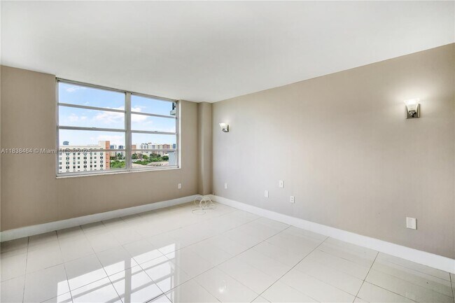 Building Photo - 2780 NE 183rd St