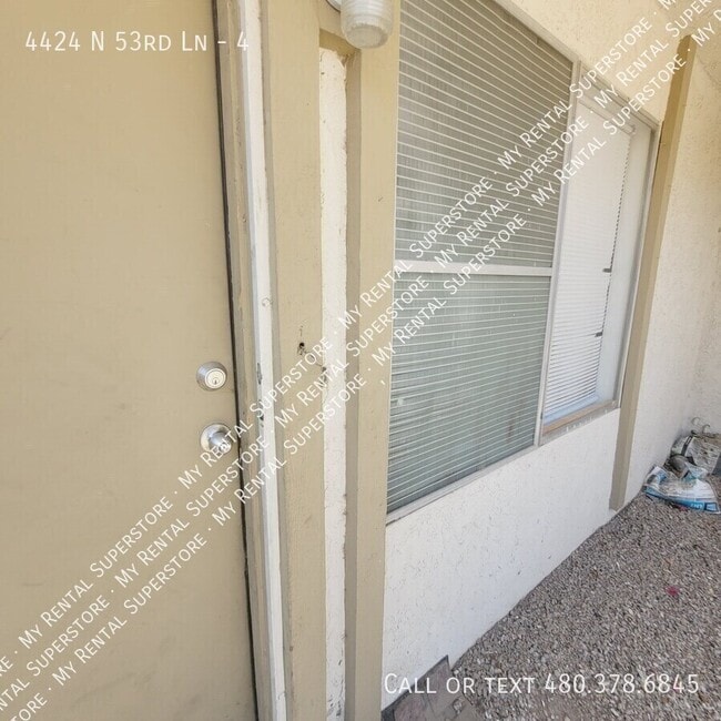 Building Photo - 4424 N 53rd Ln