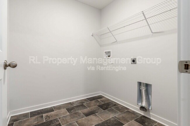 Building Photo - 214 Sterndale Dr