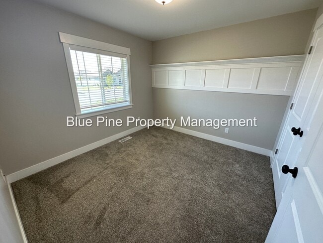 Building Photo - 679 Sterling Dr
