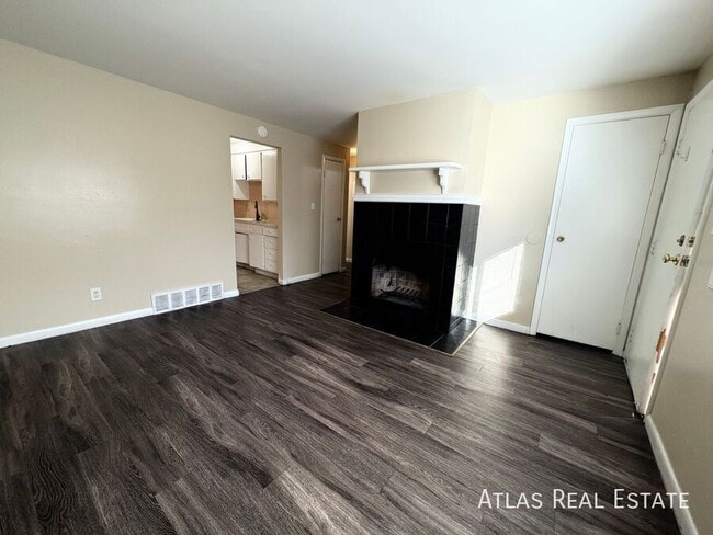 Building Photo - 4576 Everett Ct