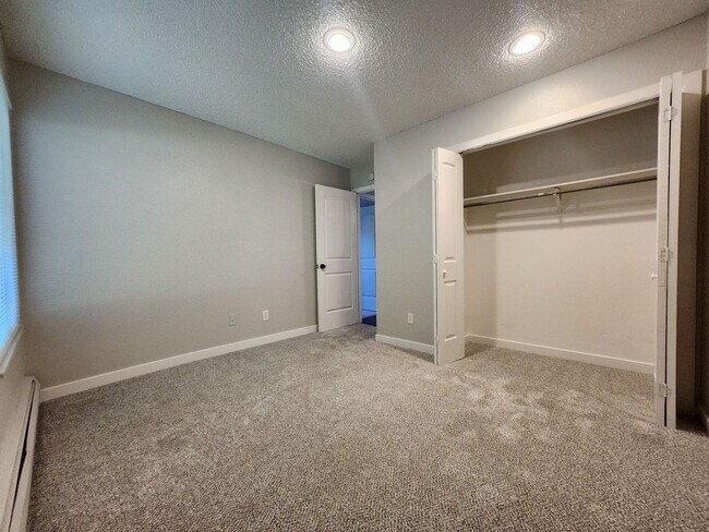 Building Photo - 4615 Picturesque Ct