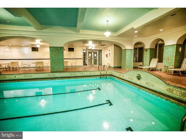 Building Photo - 4625 Pine St