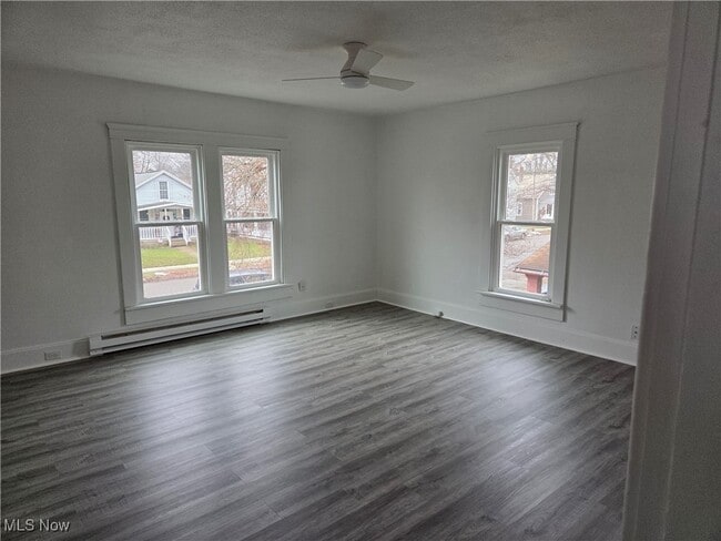 Building Photo - 449 2nd Dr NE