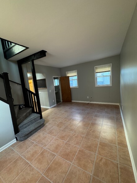 Building Photo - 337 Beach Ave