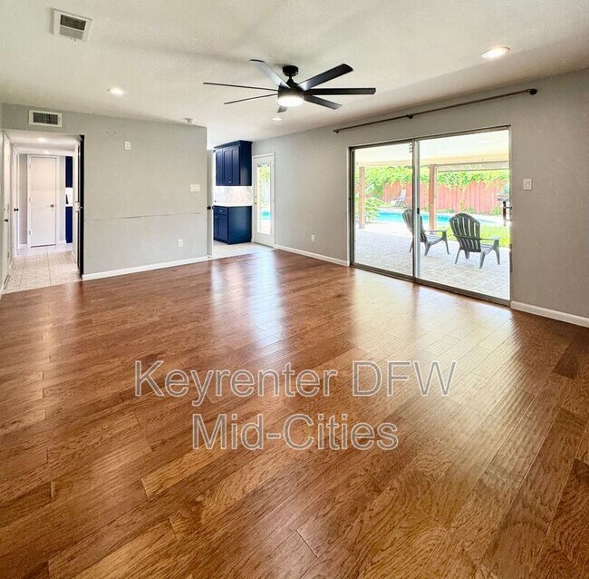 Building Photo - 2505 Crestview Cir