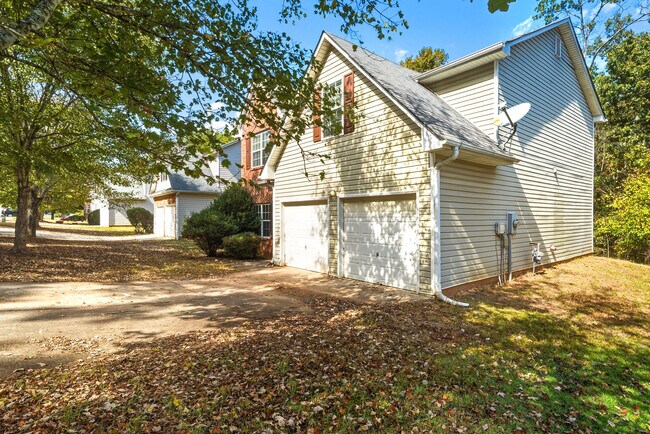 Building Photo - 4750 Ferncrest Pl
