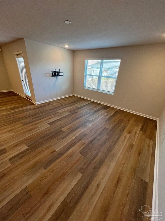 Building Photo - 5450 Peach Dr