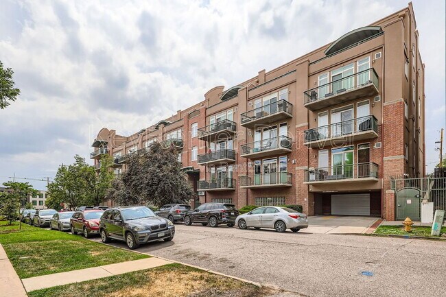 Building Photo - 3201 Shoshone St