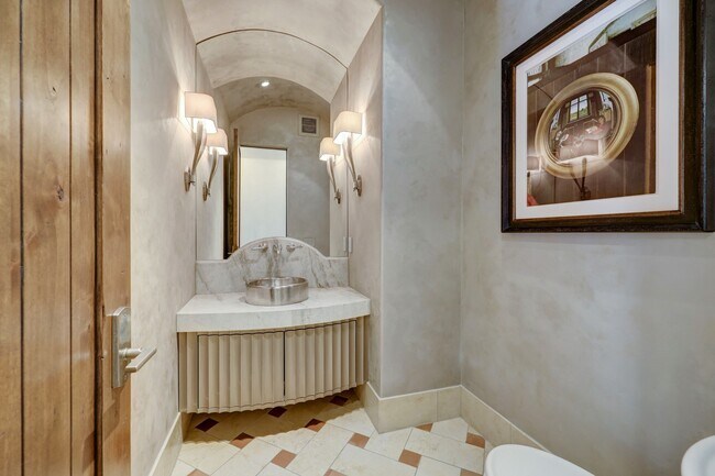 Building Photo - 5610 Lynbrook Dr