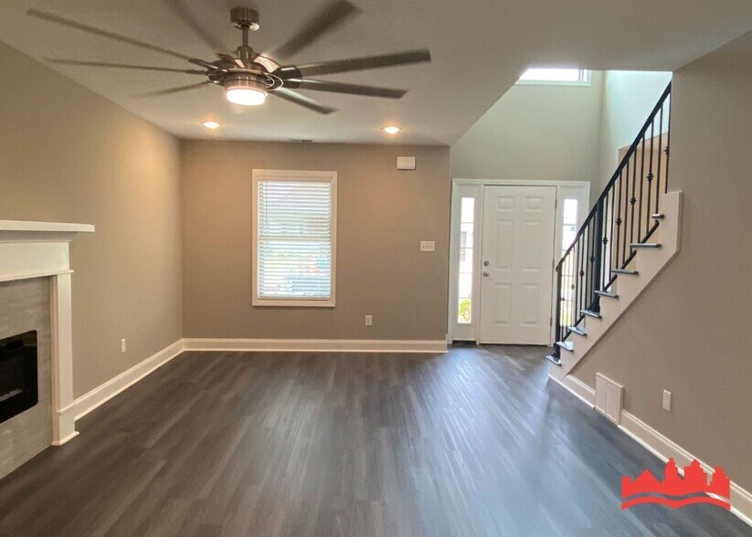 Building Photo - Beautiful newly built single family home i...