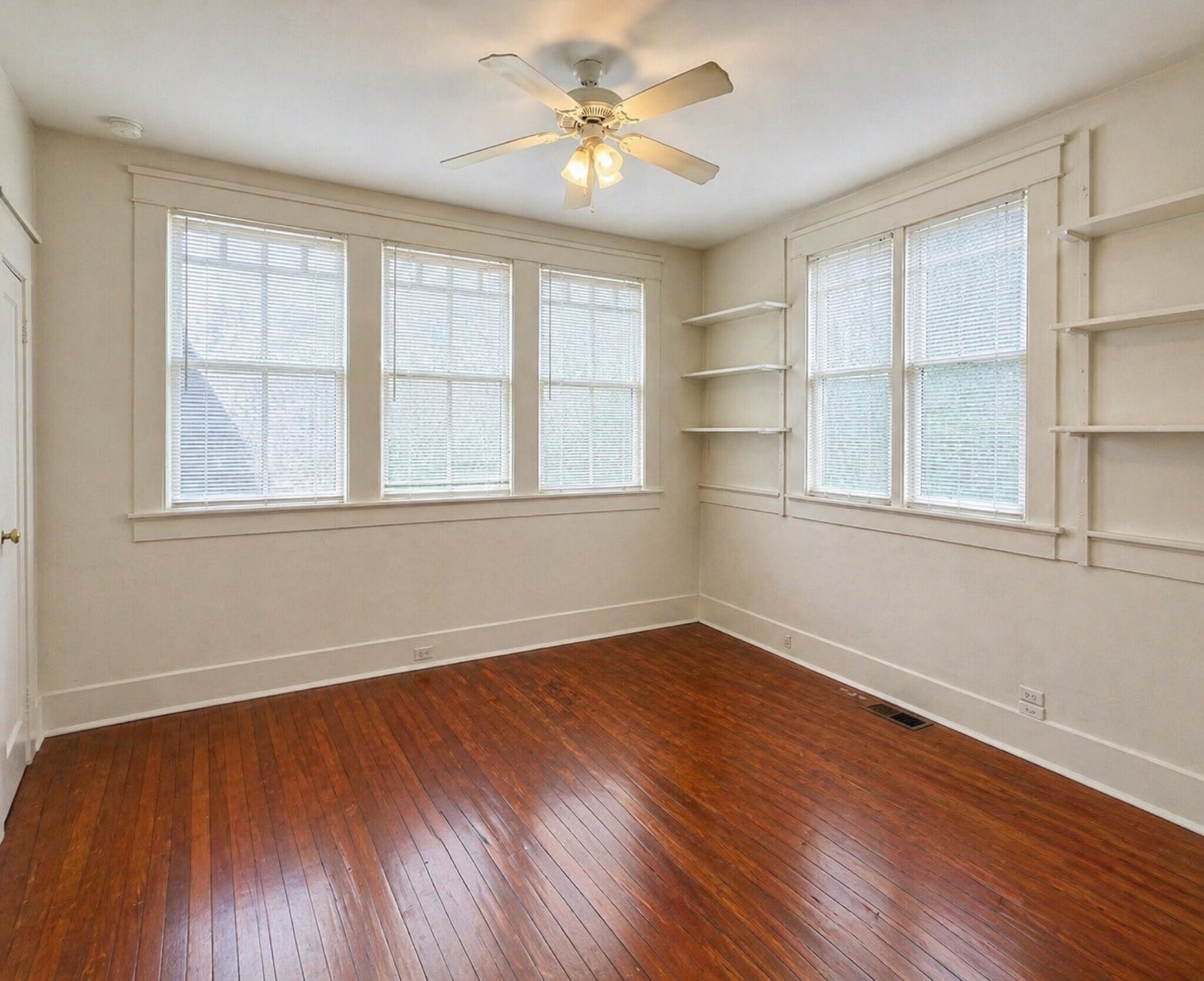 Building Photo - 2035 Joseph St