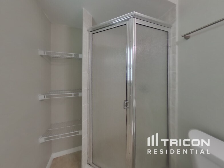 Building Photo - 978 N Jerico Dr